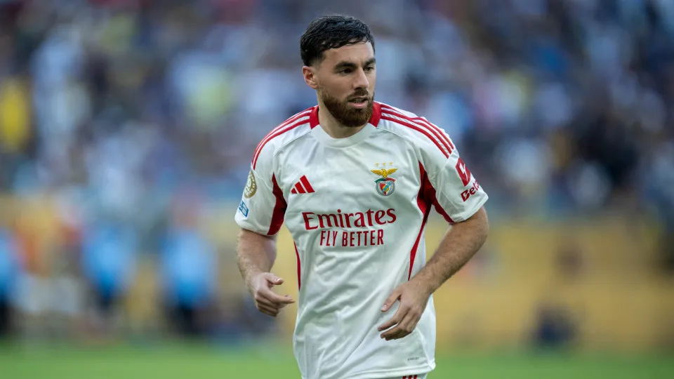 MIAMI GARDENS, FLORIDA - JUNE 16: Orkun Kokcu of SL Benfica during the FIFA Club World Cup 2025 group C match between CA Boca Juniors and SL Benfica at Hard Rock Stadium on June 16, 2025 in Miami Gardens, United States. (Photo by Sebastian Frej/Getty Imag