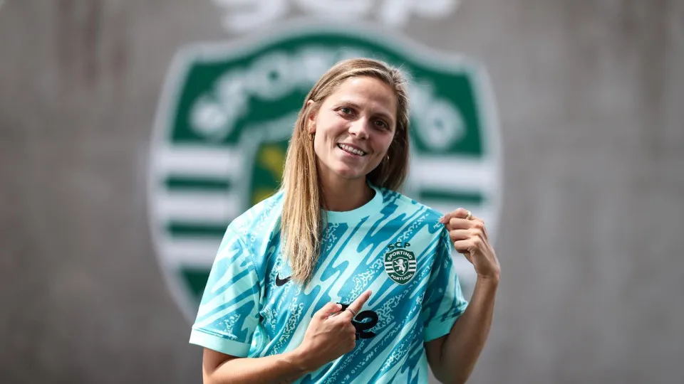 Oficial: Sporting reforça baliza com guardiã alemã