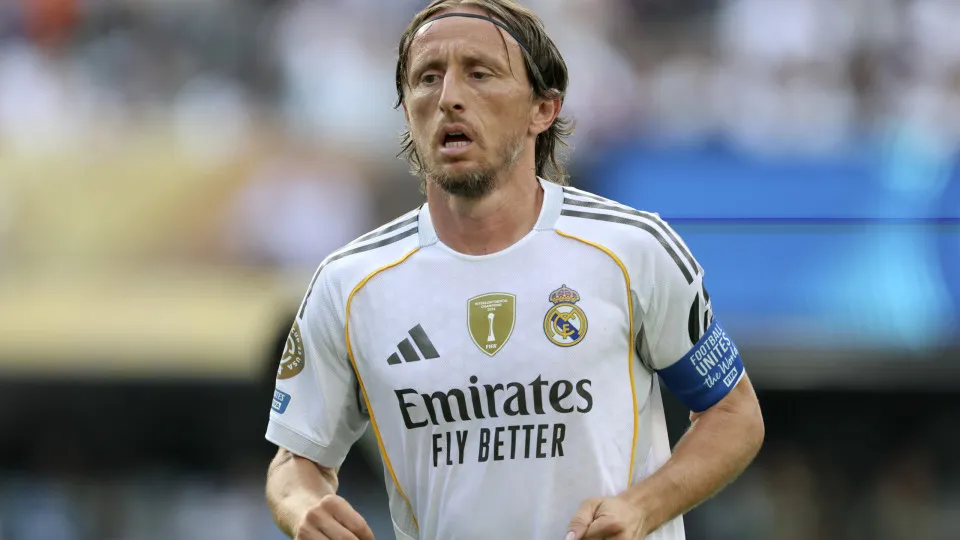 EAST RUTHERFORD, NEW JERSEY - JULY 9: Luka Modric of Real Madrid CF running during the FIFA Club World Cup 2025 semi-final match between Paris Saint-Germain and Real Madrid CF at MetLife Stadium on July 9, 2025 in East Rutherford, United States. (Photo by