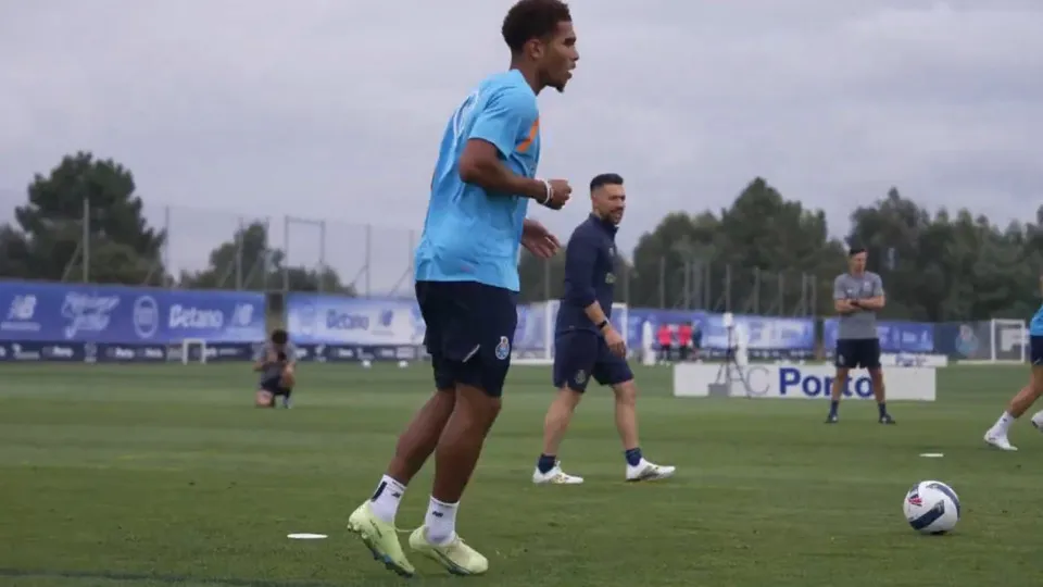 Intensidade e muita bola. Veja o primeiro treino de Farioli no FC Porto