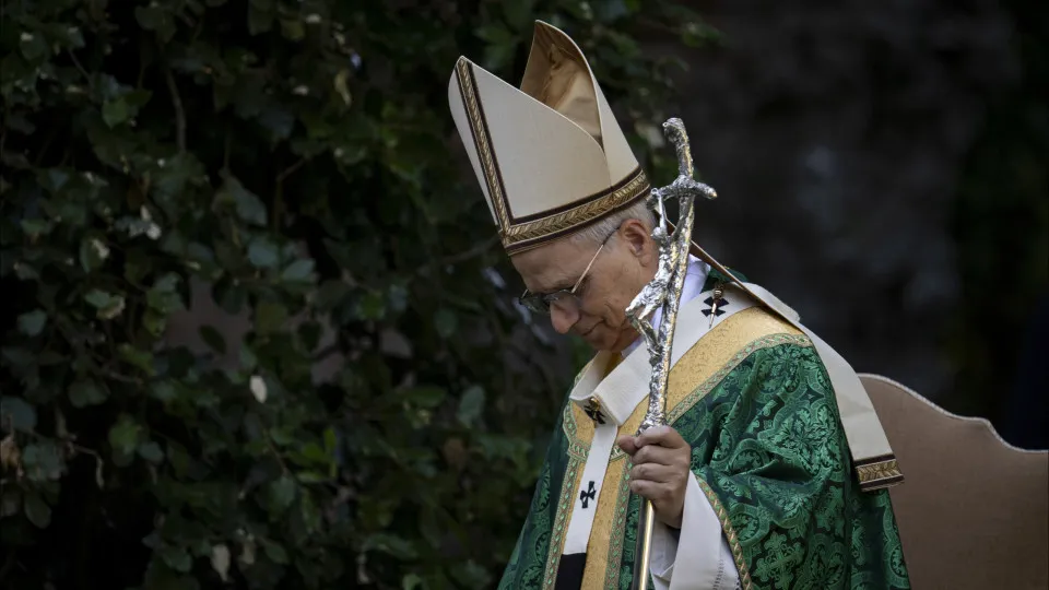 Papa reza no sábado junto à imagem da Virgem de Fátima na Praça de São Pedro