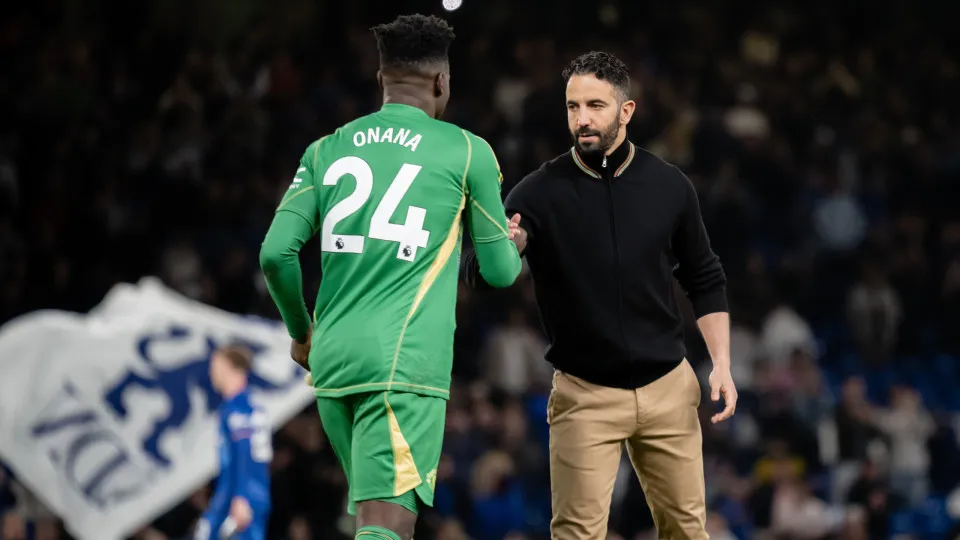 LONDON, ENGLAND - MAY 16:   Manchester United Head Coach / Manager Ruben Amorim reacts to Andre Onana of Manchester United at the end of the Premier League match between Chelsea FC and Manchester United FC at Stamford Bridge on May 16, 2025 in London, Uni