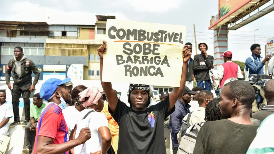 Manif, Luanda