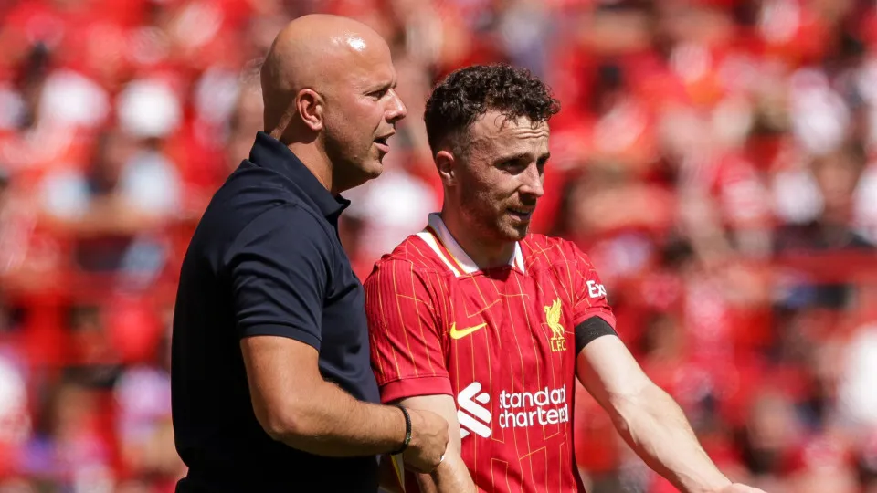 LIVERPOOL, ENGLAND - AUGUST 11: Liverpool manager Arne Slot talks to Liverpool's Diogo Jota during the Pre-Season Friendly between Liverpool and Sevilla, at Anfield on August 11, 2024 in Liverpool, England. (Photo by Barrington Coombs/Getty Images)