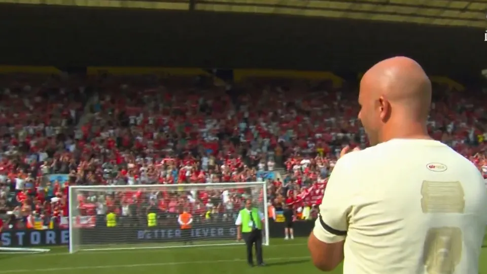Imagens tocantes. O gesto dos adeptos do Liverpool para Diogo Jota