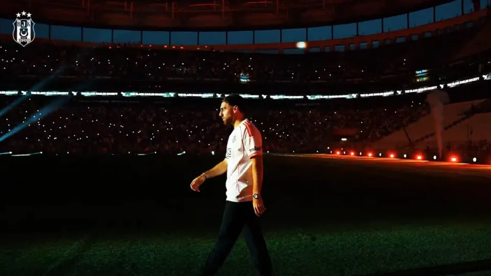 Inacreditável. O ambiente de loucura na apresentação de Orkun Kokçu