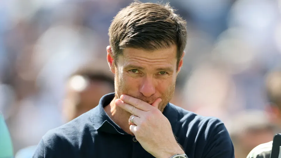 EAST RUTHERFORD, NEW JERSEY - JULY 9: Xabi Alonso, Head Coach of Real Madrid CF looks dejected during the FIFA Club World Cup 2025 semi-final match between Paris Saint-Germain and Real Madrid CF at MetLife Stadium on July 9, 2025 in East Rutherford, Unite