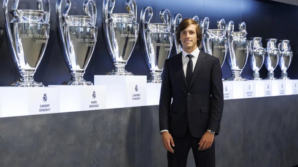 MADRID, SPAIN - JULY 15: Álvaro Carreras poses during his presentation as Real Madrid player at Valdebebas training ground on July 15, 2025 in Madrid, Spain. (Photo by Helios de la Rubia/Real Madrid via Getty Images)