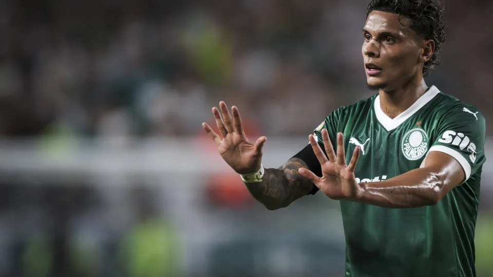LINCOLN FINANCIAL FIELD, PHILADELPHIA, PENNSYLVANIA, UNITED STATES - 2025/07/04: Richard Rios of SE Palmeiras gestures during the FIFA Club World Cup quarter final football match between SE Palmeiras and Chelsea FC. Chelsea FC won 2-1 over SE Palmeiras. (
