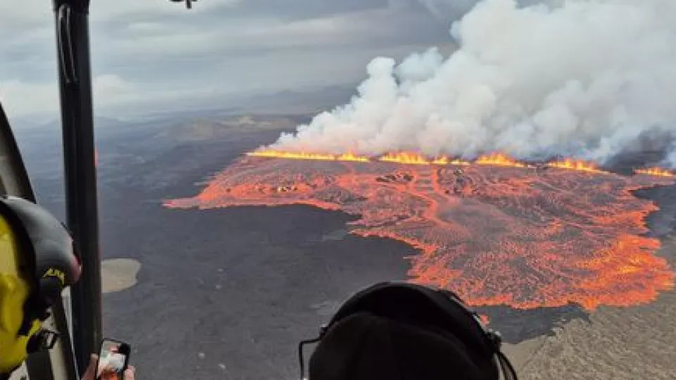 Vulcão entra em erupção na Islândia pela nona vez desde o final de 2023