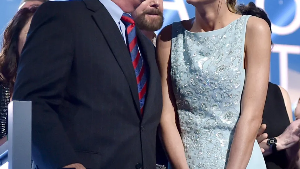 ARLINGTON, TX - APRIL 19:  Scott Swift (L) and honoree Taylor Swift attend the 50th Academy Of Country Music Awards at AT&T Stadium on April 19, 2015 in Arlington, Texas.  (Photo by Larry Busacca/ACM2015/Getty Images for dcp)
