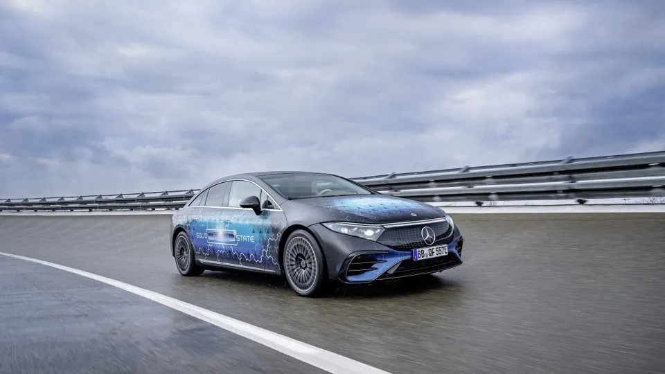 Mercedes com bateria de estado sólido.