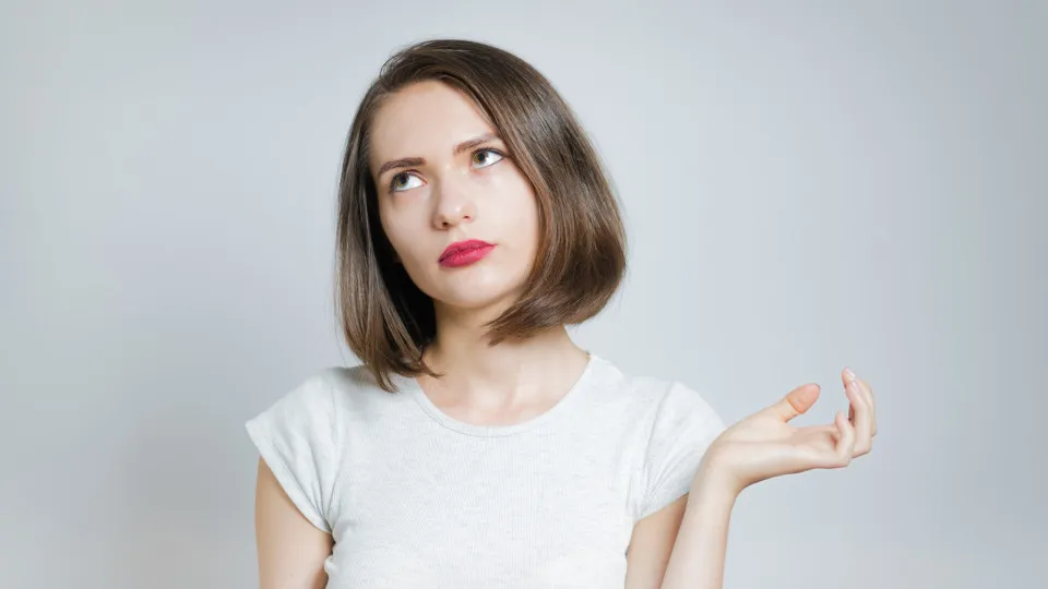Mulher insensível, signos