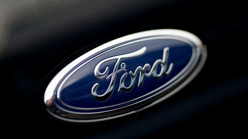 Logótipo da Ford em concessionário