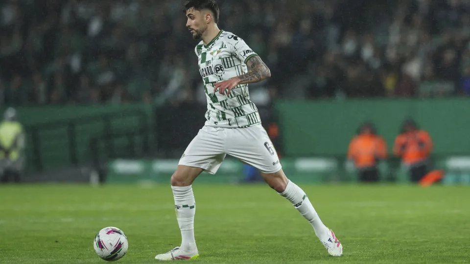 LISBON, PORTUGAL - APRIL 18: Ruben Ismael of Moreirense FC during the Liga Portugal Betclic match between Sporting Clube de Portugal and Moreirense FC at Estadio Jose Alvalade on April 18, 2025 in Lisbon, Portugal. (Photo by Carlos Rodrigues/Getty Images)
