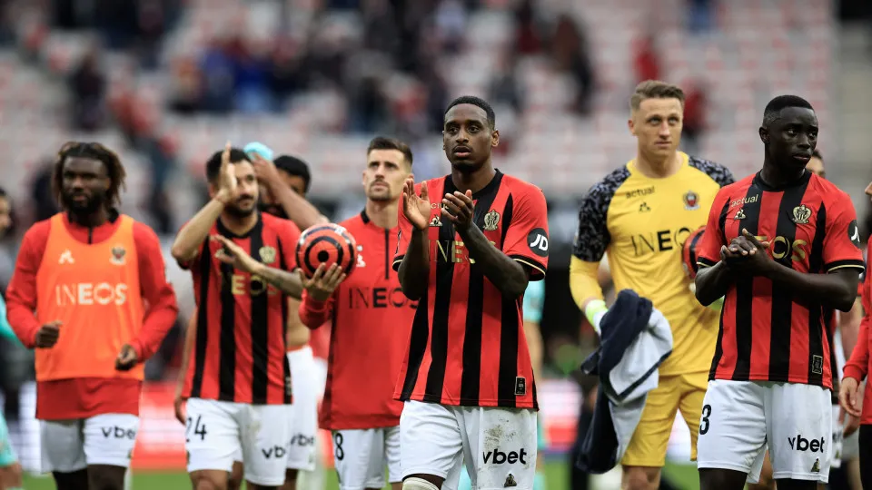 Nice's Dutch midfielder #08 Pablo Rosario (C) celebrates with teamates at the end of the French L1 football match between OGC Nice and SCO Angers at the Allianz Riviera Stadium in Nice, south-eastern France, on April 20, 2025.  (Photo by Valery HACHE / AF