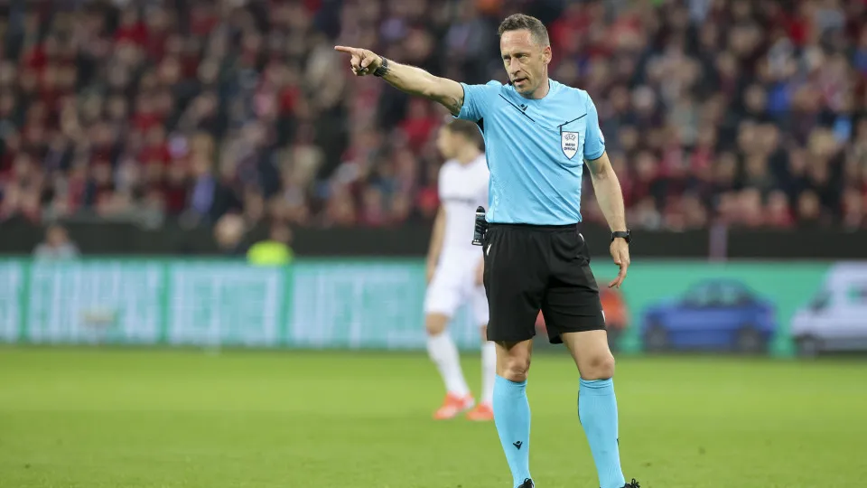 LEVERKUSEN, GERMANY - APRIL 11: referee Artur Soares Dias of Portugal gestures during the UEFA Europa League 2023/24 Quarter-Final first leg match between Bayer 04 Leverkusen and West Ham United FC at BayArena on April 11, 2024 in Leverkusen, Germany. (Ph