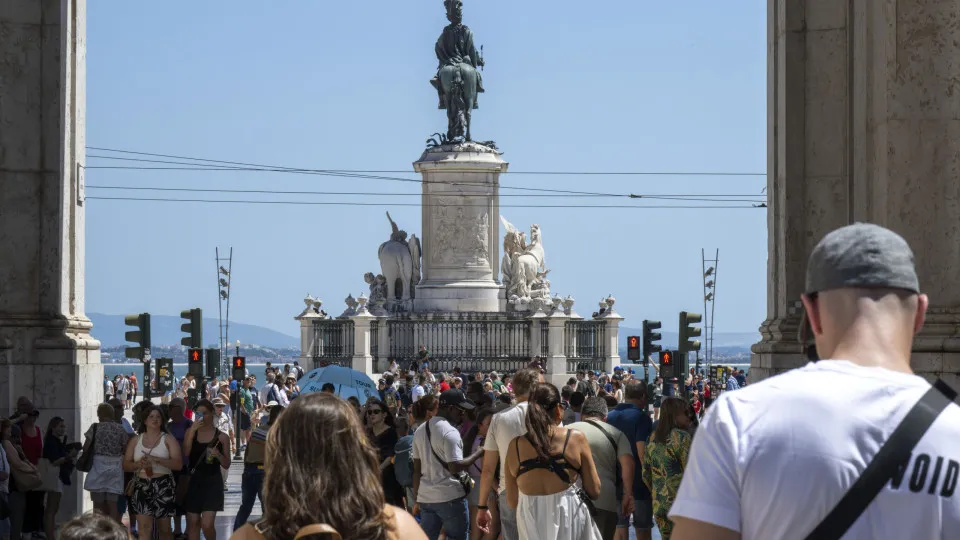 Lisboa ; Terreiro do Paço ; Portugal ; Pessoas ; Turismo ; Baixa ; Calor ; Verão