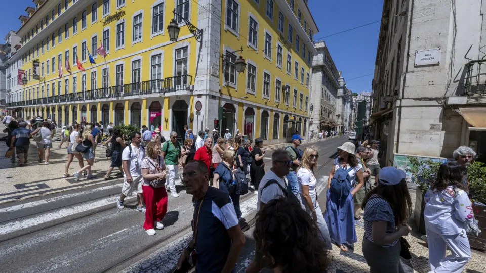Lisboa ; Terreiro do Paço ; Portugal ; Pessoas ; Turismo ; Baixa ; Calor ; Verão