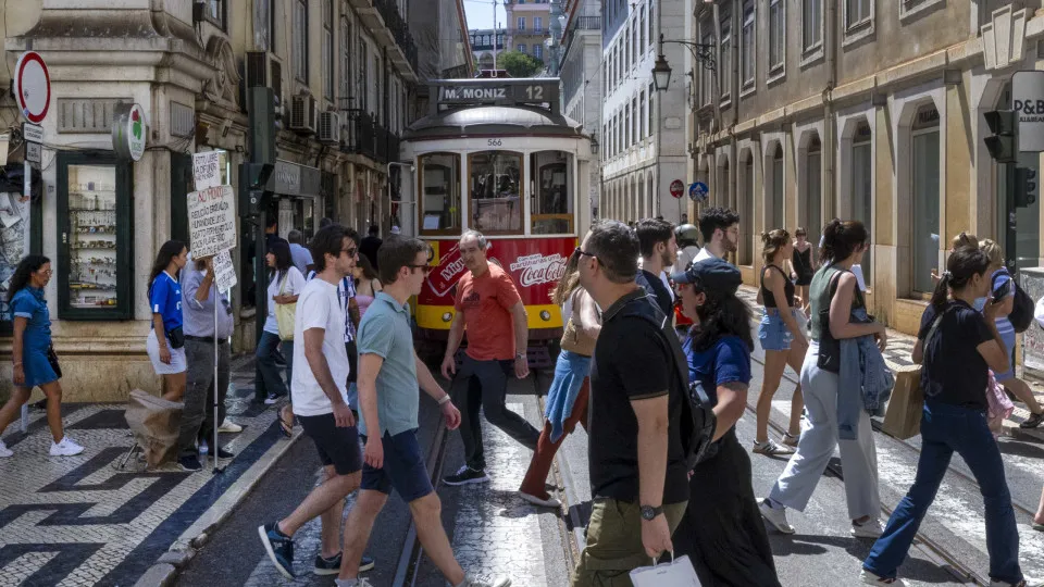 Lisboa ; Terreiro do Paço ; Portugal ; Pessoas ; Turismo ; Baixa ; Calor ; Verão