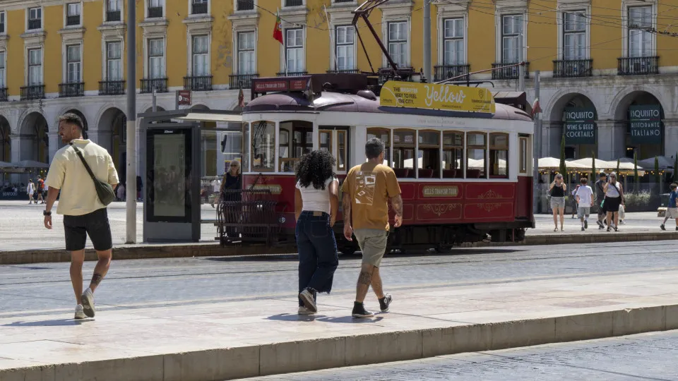 Lisboa ; Terreiro do Paço ; Portugal ; Pessoas ; Turismo ; Baixa ; Calor ; Verão