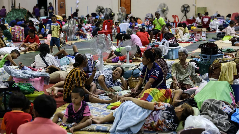Camboja apela a cessar-fogo "imediato" e "incondicional" com a Tailândia