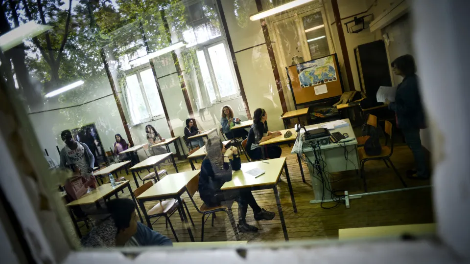 Aula de Português ; Ensino ; Escola ; Professora ; Alunos ; Educação ; Sala de aula