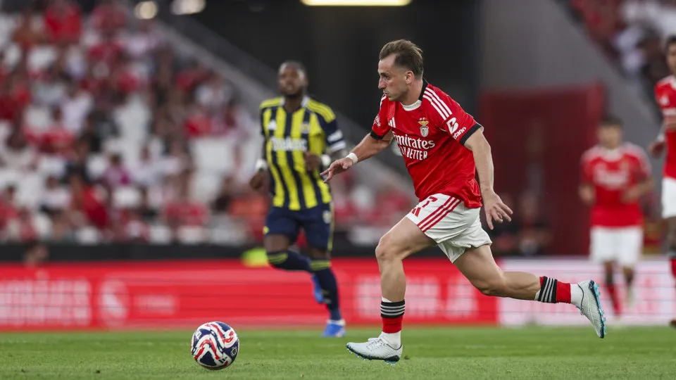 LISBON, PORTUGAL - JULY 26: Kerem Akturkoglu of SL Benfica during the SL Benfica v Fenerbahce Pre-Season Friendly at Estadio da Luz on July 26, 2025 in Lisbon, Portugal. (Photo by Carlos Rodrigues/Getty Images)