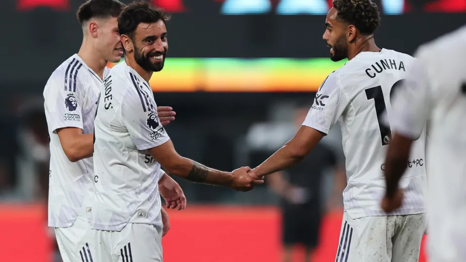 EAST RUTHERFORD, NJ - JULY 26: Manchester United midfielder Bruno Fernandes (8) celebrates with Manchester United Matteus Cunha (10) after scoring a goal during a match between Manchester United and West Ham United on July 26, 2025 at MetLife Stadium in t