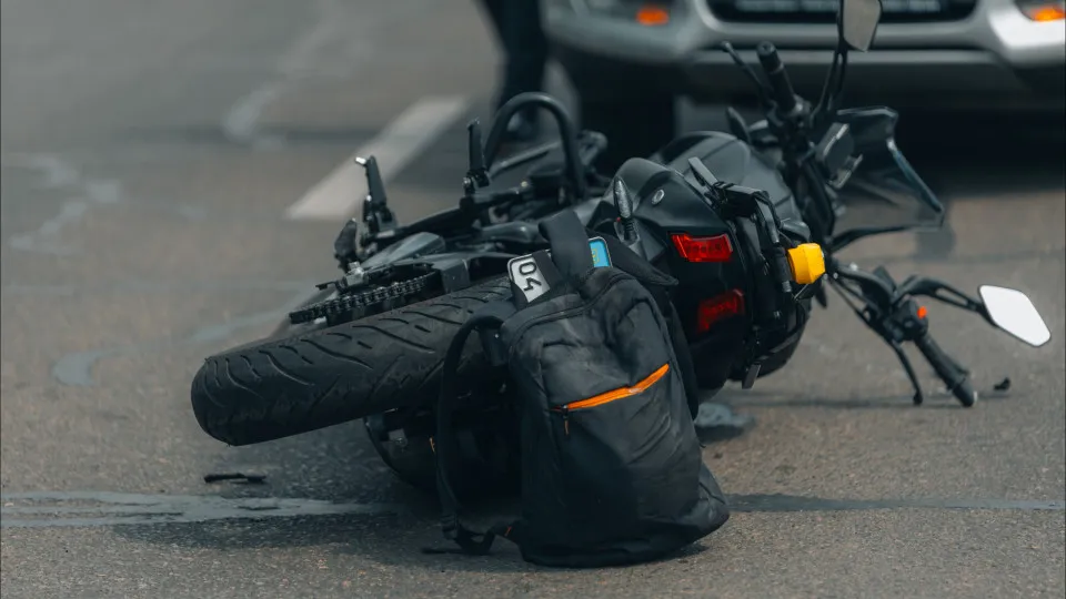 Motociclista de 25 anos morre em colisão com ligeiro na EN15 em Valongo