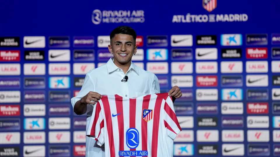 MADRID, SPAIN - JULY 29: Thiago Almada poses for photo with the #11 T-Shirt during the his presentation as new player of Atletico de Madrid celebrated at Riyadh Air Metropolitano stadium on July 29, 2025, in Madrid, Spain. (Photo By Oscar J. Barroso/Europ