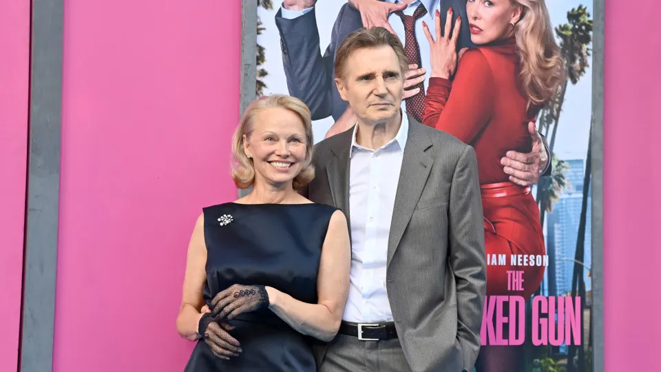 Pamela Anderson e Liam Neeson