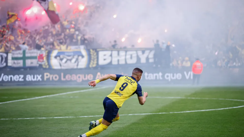 Union's Croatian forward #09 Franjo Ivanovic runs on the pitch during the Belgian Pro League champions' play-off football match (day 10 of 10) between Royale Union Saint-Gilloise and KAA Gent, at the Joseph Marien Stadium in Brussels, on May 25, 2025. (Ph