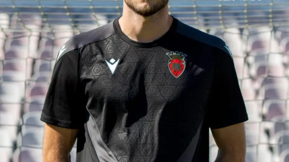 Joan Femenías assina pelo Penafiel