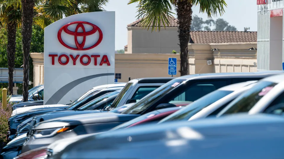 Logótipo da Toyota num concessionário americano.