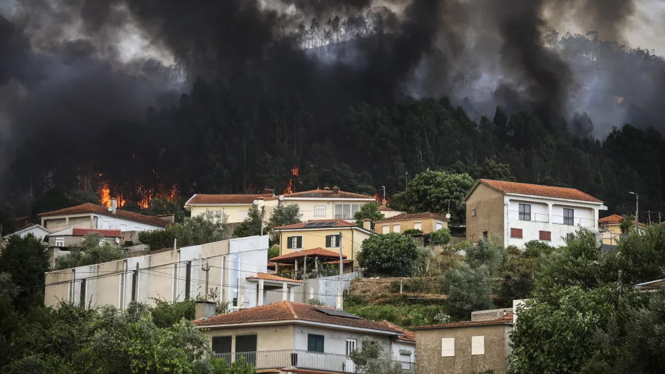 Gondomar, incêndio, fogo, fumo, casas, habitações