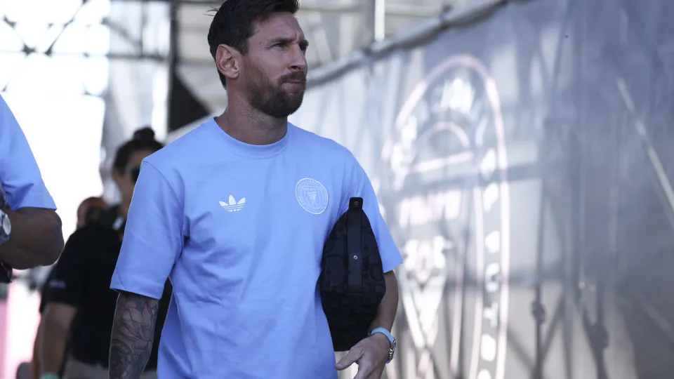 FT. LAUDERDALE, FL - JULY 30: Inter Miami forward Lionel Messi (10) enters the stadium before the game between Atlas and Inter Miami on Wednesday, July 30, 2025 at Chase Stadium in Fort Lauderdale, FL (Photo by Peter Joneleit/Icon Sportswire via Getty Ima