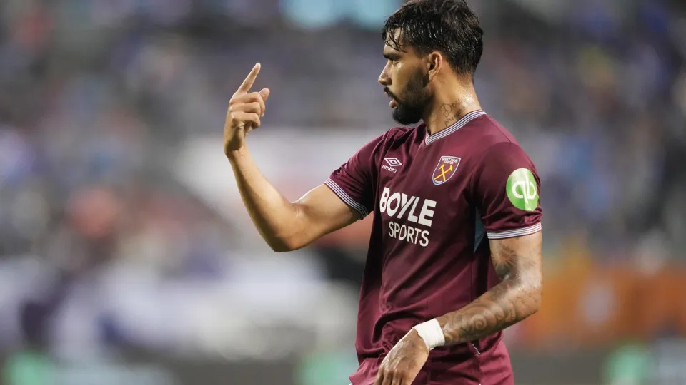 CHICAGO, ILLINOIS - JULY 30: Lucas Paqueta of West Ham United reacts during the Premier League Summer Series match between West Ham United FC and Everton FC at Soldier Field on July 30, 2025 in Chicago, Illinois. (Photo by Patrick McDermott/Getty Images)