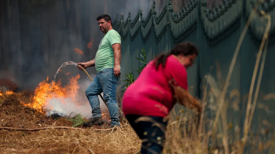 arouca, incêndio, populares, fogo