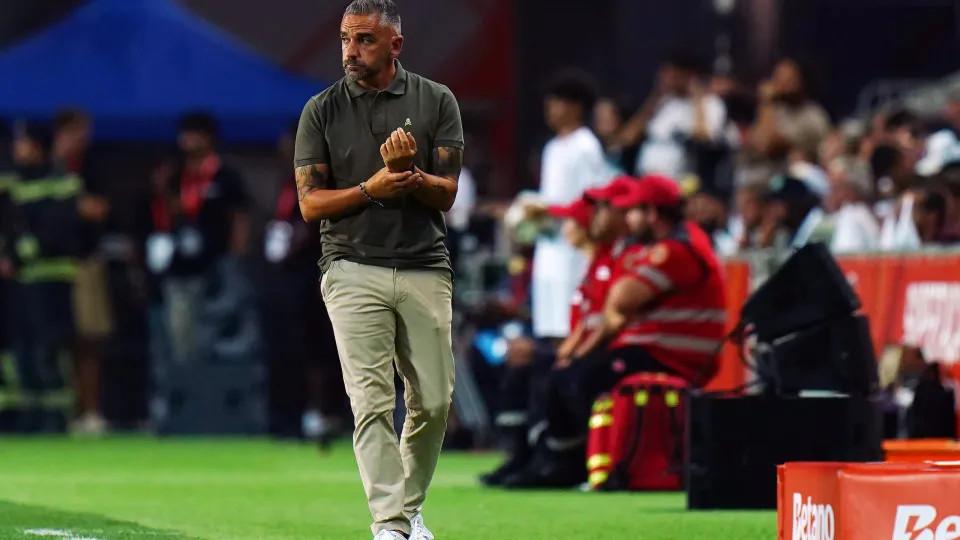FARO, PORTUGAL - JULY 31: Head Coach Rui Borges of Sporting CP in action during the Portuguese Super Cup match between Sporting CP and SL Benfica at Estadio Algarve on July 31, 2025 in Faro, Portugal.  (Photo by Gualter Fatia/Getty Images)