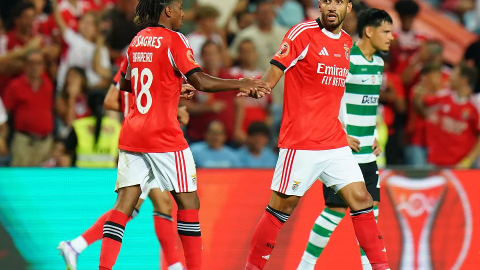 FARO, PORTUGAL - JULY 31: Vangelis Pavlidis of SL Benfica celebrates with teammate Leandro Barreiro of SL Benfica after scoring a goal during the Portuguese Super Cup match between Sporting CP and SL Benfica at Estadio Algarve on July 31, 2025 in Faro, Po