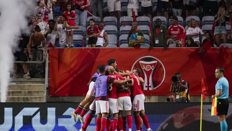 Benfica ultrapassa FC Porto e é recordista nacional de títulos no futebol