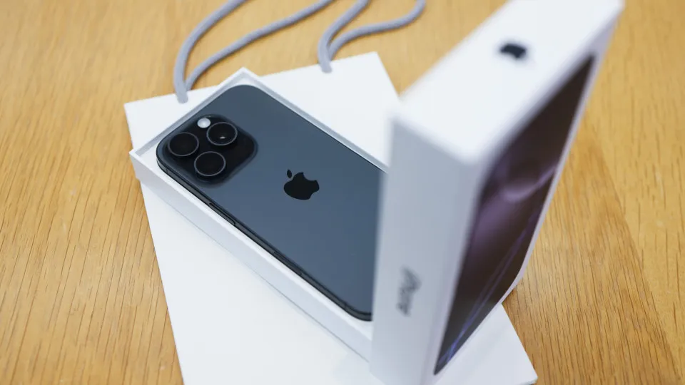 iphone 16 pro, apple