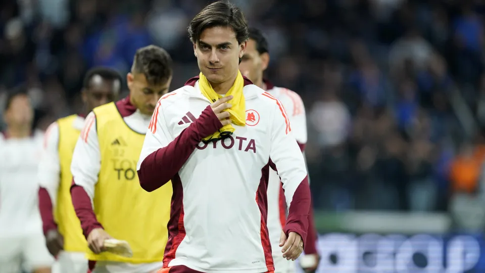 BERGAMO, ITALY - MAY 12:  Paulo Dybala of AS Roma looks during the Serie A match between Atalanta and AS Roma at Gewiss Stadium on May 12, 2025 in Bergamo, Italy. (Photo by Pier Marco Tacca/Getty Images)