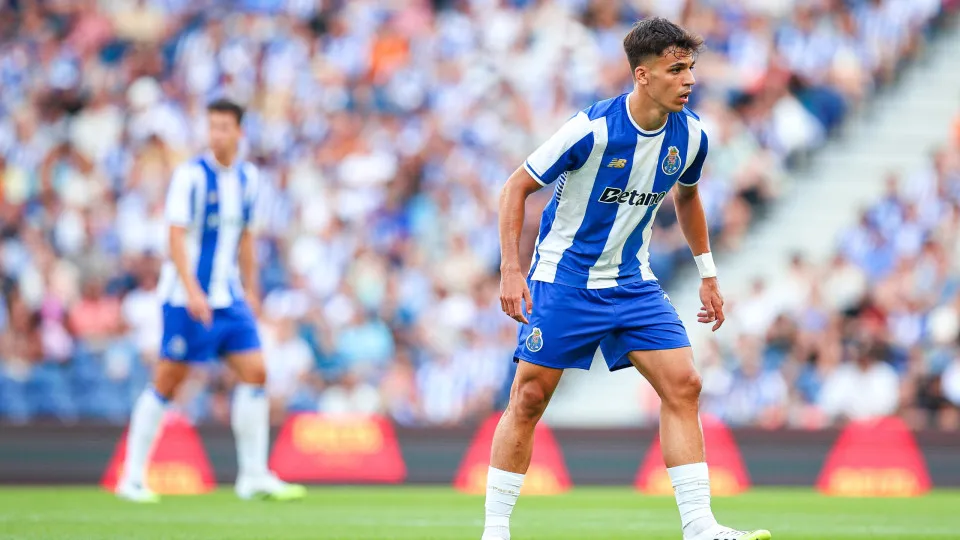 PORTO, PORTUGAL - JULY 27: Gabri Veiga of FC Porto looks on during the Pre-Season Friendly match between FC Porto and FC Twente at Estadio do Dragao on July 27, 2025 in Porto, Portugal. (Photo by Diogo Cardoso/Getty Images)
