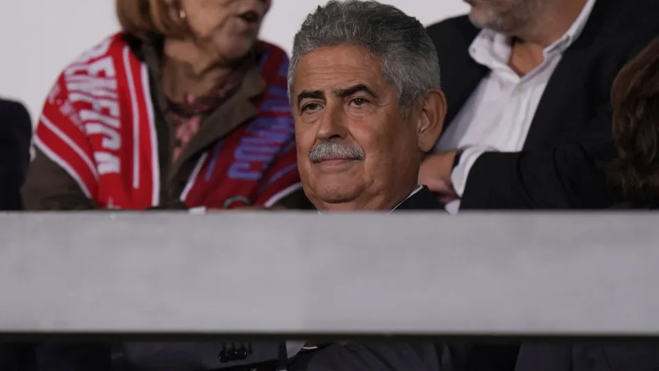 ALMADA, PORTUGAL - OCTOBER 18:  Luis Filipe Vieira of SL Benfica before the start of the Portuguese Cup match between CD Cova da Piedade and SL Benfica at Estadio Municipal Jose Martins Vieira on October 18, 2019 in Almada, Portugal.  (Photo by Gualter Fa