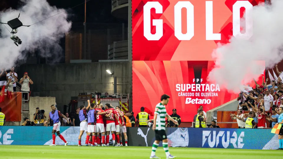 FARO, ALGARVE, PORTUGAL - 2025/07/31: SL Benfica players celebrate a goal during the Portuguese Super Cup Candido de Oliveira match between Sporting CP and SL Benfica at Estadio do Algarve. (Final score: Sporting CP 0 - 1 SL Benfica). (Photo by Henrique C