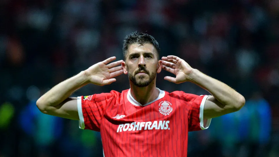 Toluca's Portuguese forward #26 Paulinho celebrates after scoring his team's second goal during the Liga MX Clausura tournament quarter-final second leg football match between Toluca and Monterrey at the Nemesio Diez Stadium in Toluca de Lerdo, State of M