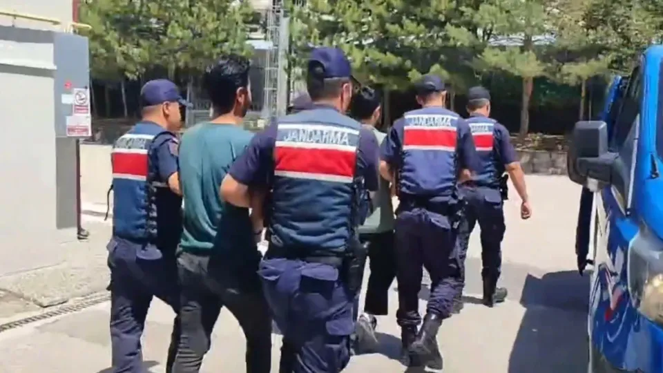 Cerca de 30 supostos membros do Estado Islâmico detidos na Turquia