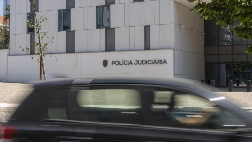 Seis detidos em Espanha por tráfico humano extraditados para Portugal